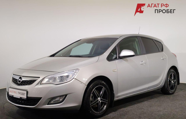 Opel Astra 2010 года с пробегом 195 000 км, фото 1